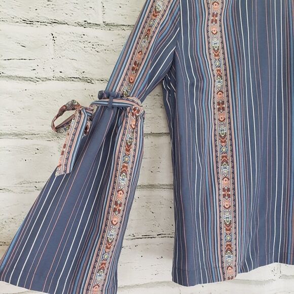 Lauren Conrad Pink Blue Shirt Long Sleeve Patterened bell sleeve blouse Size xs - Picture 4 of 7